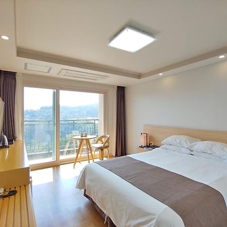 Jeju Lavender Hotel Сеогвипо Екстериор снимка