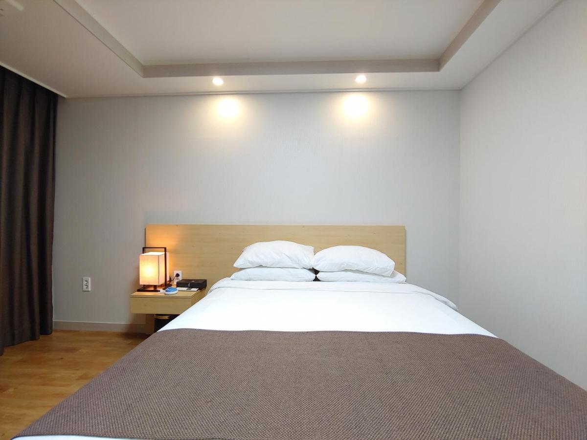 Jeju Lavender Hotel Сеогвипо Екстериор снимка
