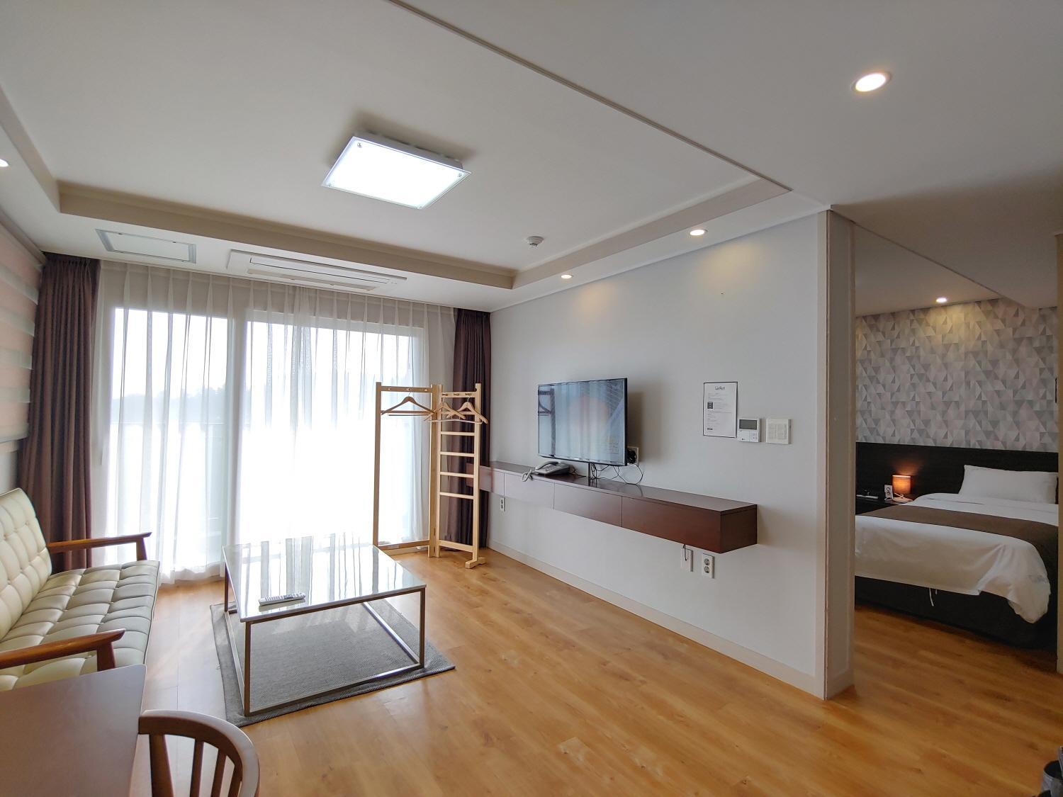 Jeju Lavender Hotel Сеогвипо Екстериор снимка