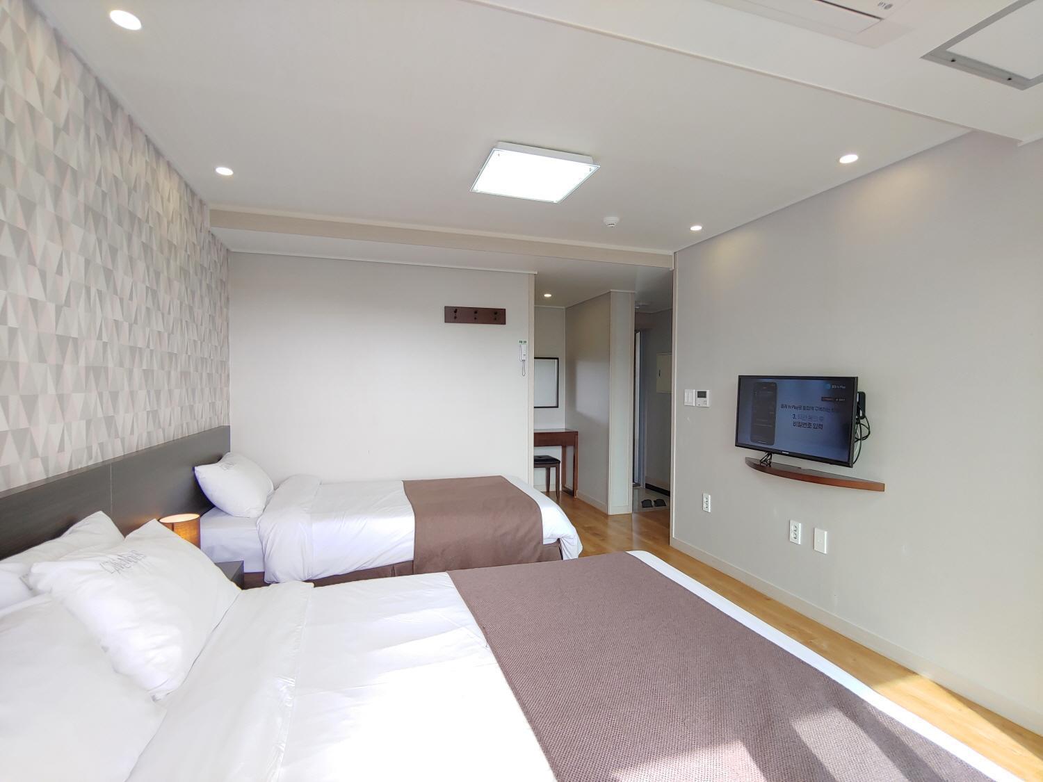 Jeju Lavender Hotel Сеогвипо Екстериор снимка