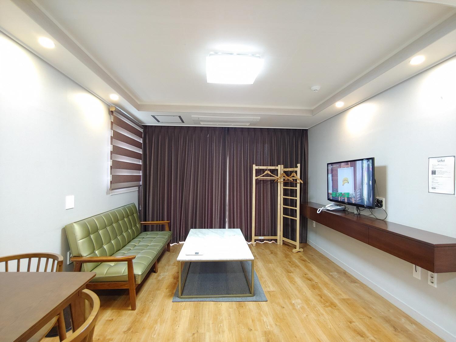Jeju Lavender Hotel Сеогвипо Екстериор снимка