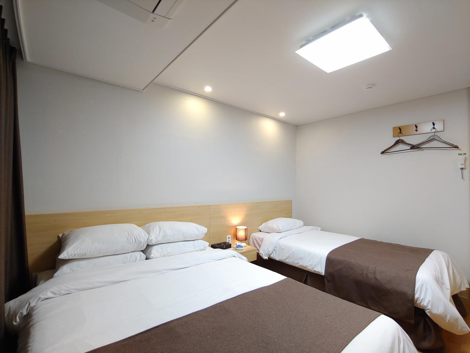 Jeju Lavender Hotel Сеогвипо Екстериор снимка