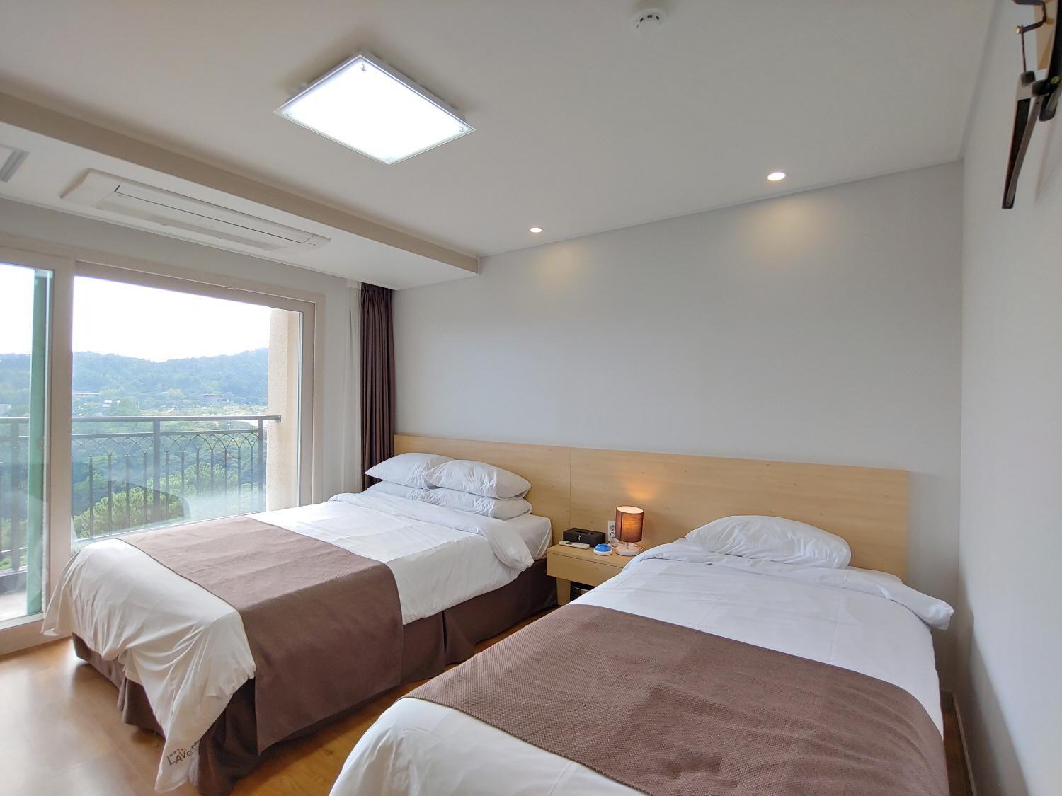 Jeju Lavender Hotel Сеогвипо Екстериор снимка