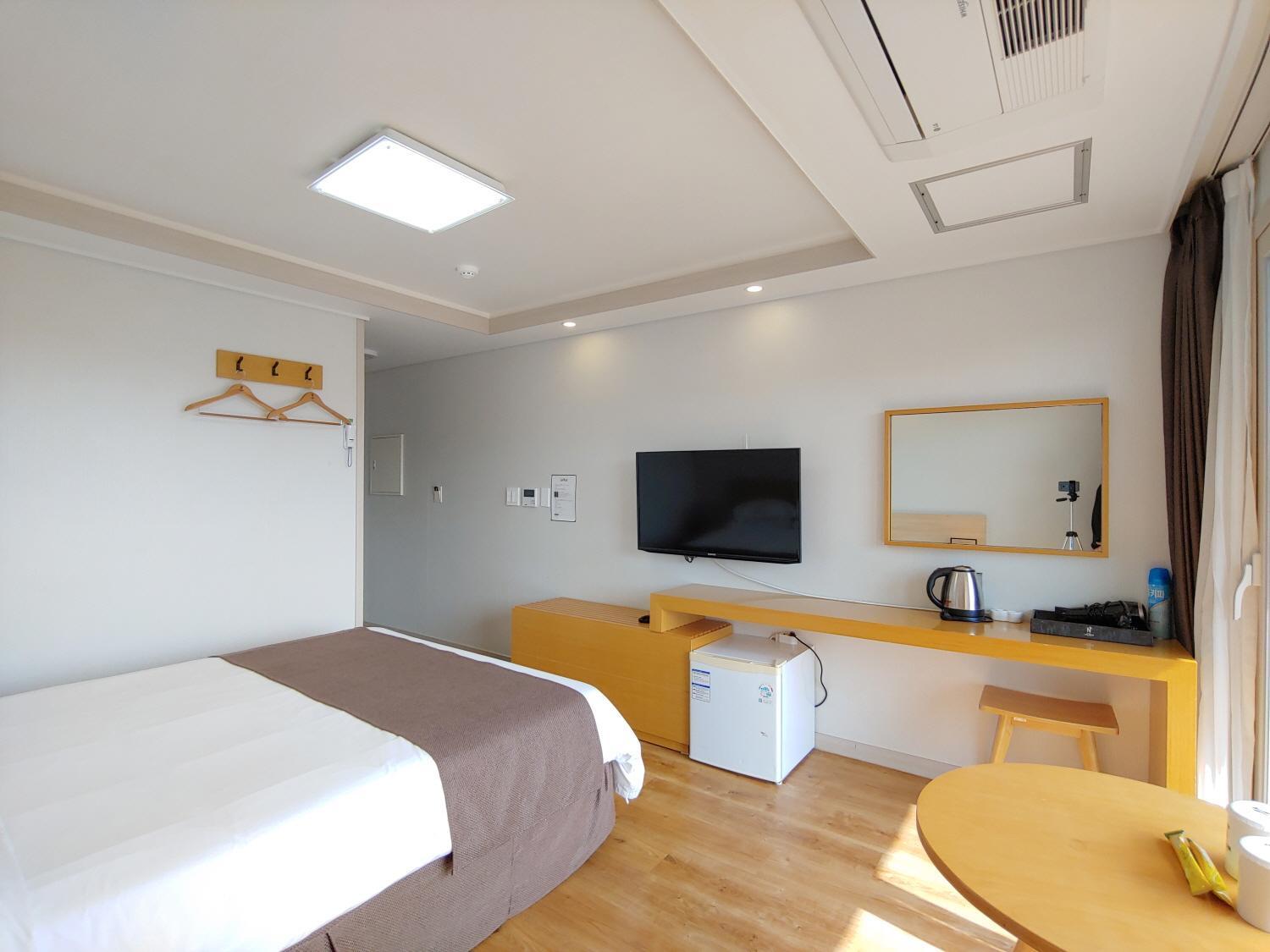 Jeju Lavender Hotel Сеогвипо Екстериор снимка