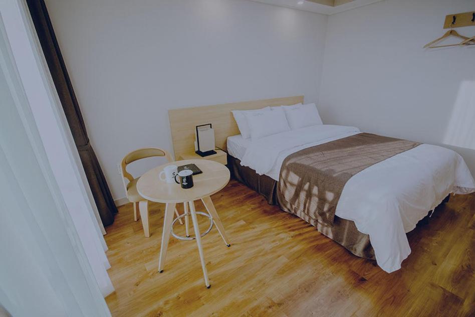 Jeju Lavender Hotel Сеогвипо Екстериор снимка