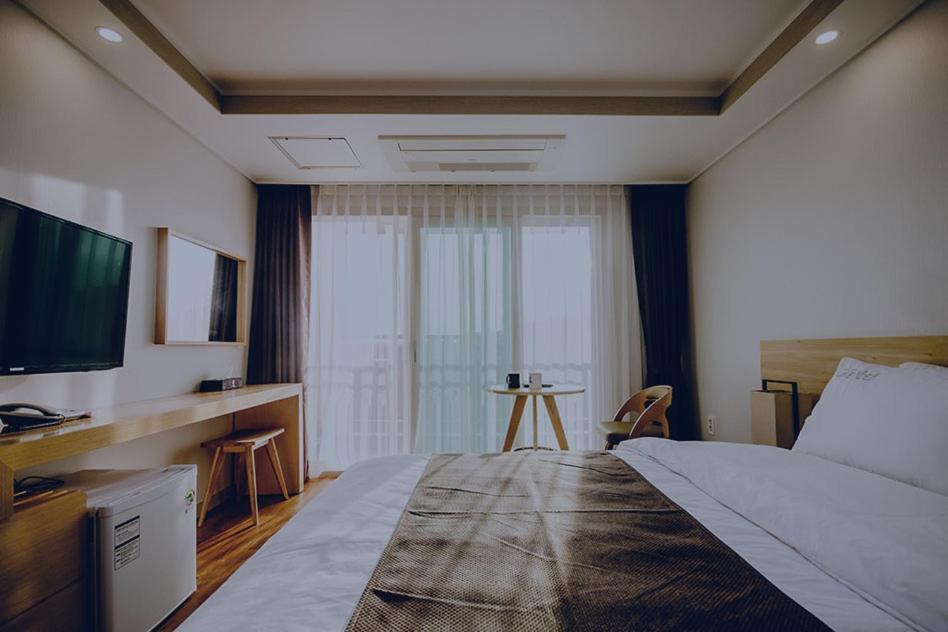 Jeju Lavender Hotel Сеогвипо Екстериор снимка