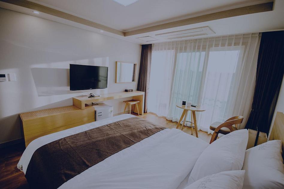 Jeju Lavender Hotel Сеогвипо Екстериор снимка