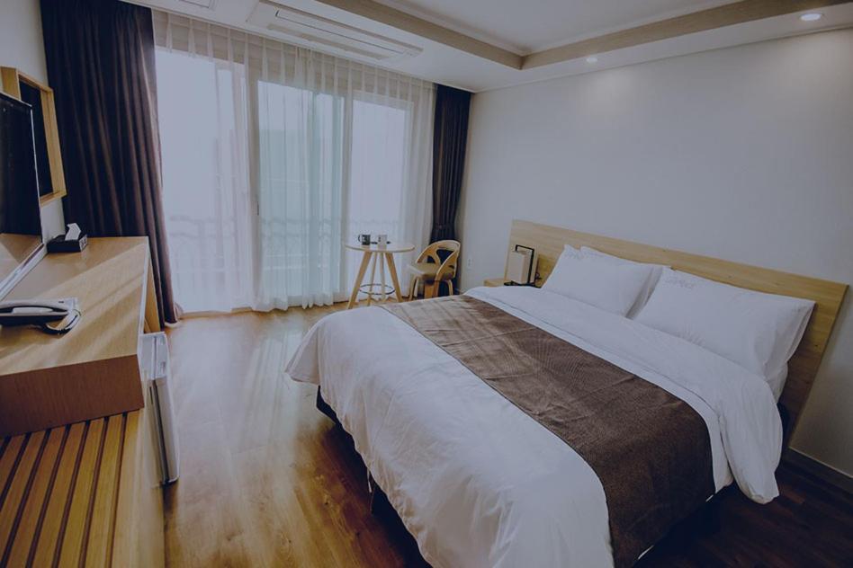 Jeju Lavender Hotel Сеогвипо Екстериор снимка